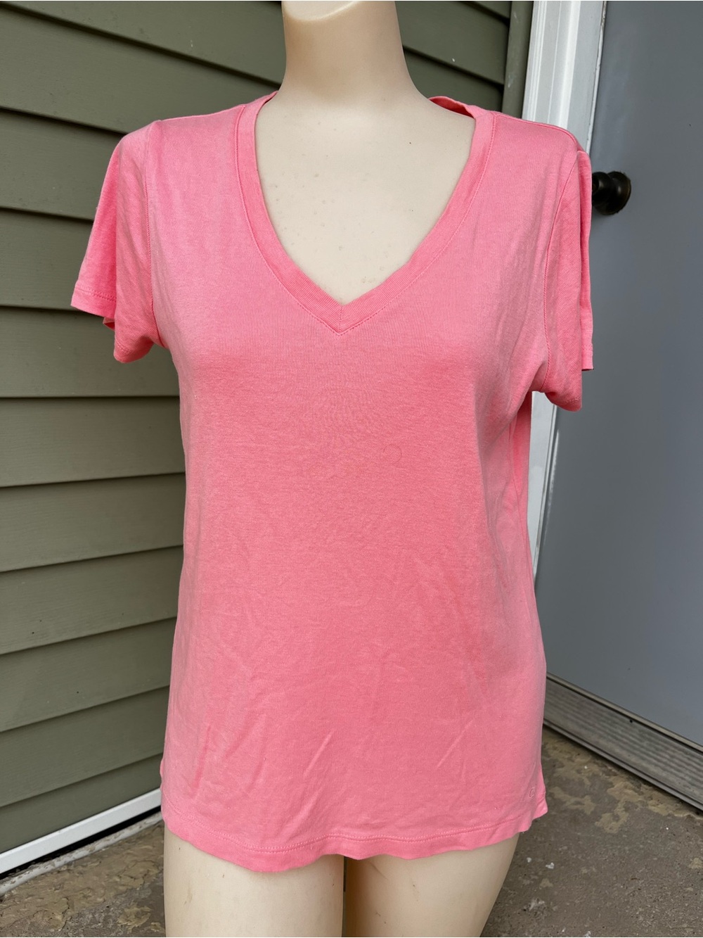 Like new Vineyard Vines V-Neck Short Sleeve Top